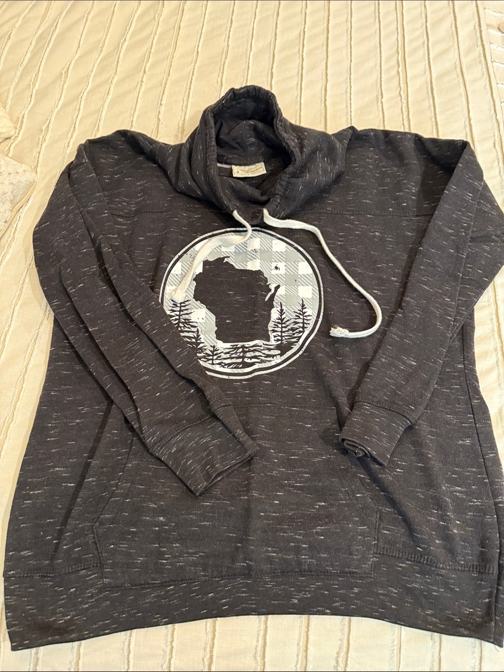 Black Heather Pullover Hoodie with WI Graphic